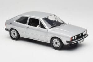 Volkswagen Scirocco GT Mk1 Silver Metallic Revell 1:18 08833 Fém – 6. kép a 8-ből