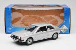 Volkswagen Scirocco GT Mk1 Silver Metallic Revell 1:18 08833 Fém – 8. kép a 8-ből
