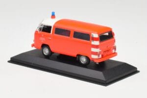 Volkswagen T2 Bus Tűzoltóság Frankfurt Piros Lökhárítók Minichamps 1:43 400053091-V1 Fém – 3. kép a 4-ből