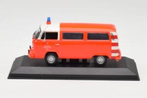 Volkswagen T2 Bus Tűzoltóság Frankfurt Piros Lökhárítók Minichamps 1:43 400053091-V1 Fém
