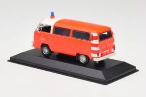 Volkswagen T2 Bus Tűzoltóság Frankfurt Minichamps 1:43 400053091-R Fém – 3. kép a 4-ből