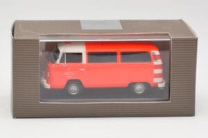 Volkswagen T2 Bus Tűzoltóság Frankfurt Minichamps 1:43 400053091-R Fém – 4. kép a 4-ből
