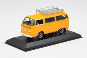 Volkswagen T2 Bus Sárga Minichamps 1:43 400053002 Fém – 2. kép a 4-ből
