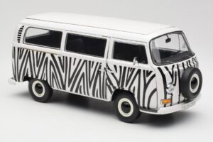 Volkswagen T2a Bus Safari Schuco 1:18 00191 Fém – 6. kép a 8-ből