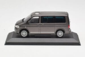 Volkswagen T5 Bus Bronze Metallic Minichamps 1:43 Volkswagen T5 Bus Bronze Metallic Minichamps 1:43 4039378412203 Fém