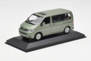 Volkswagen T5 Bus Fresco Green Minichamps 1:43 T5001-B Fém – 2. kép a 4-ből