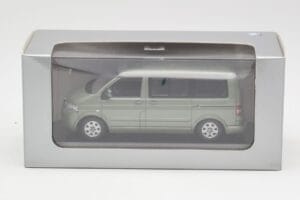 Volkswagen T5 Bus Fresco Green Minichamps 1:43 T5001-B Fém – 4. kép a 4-ből