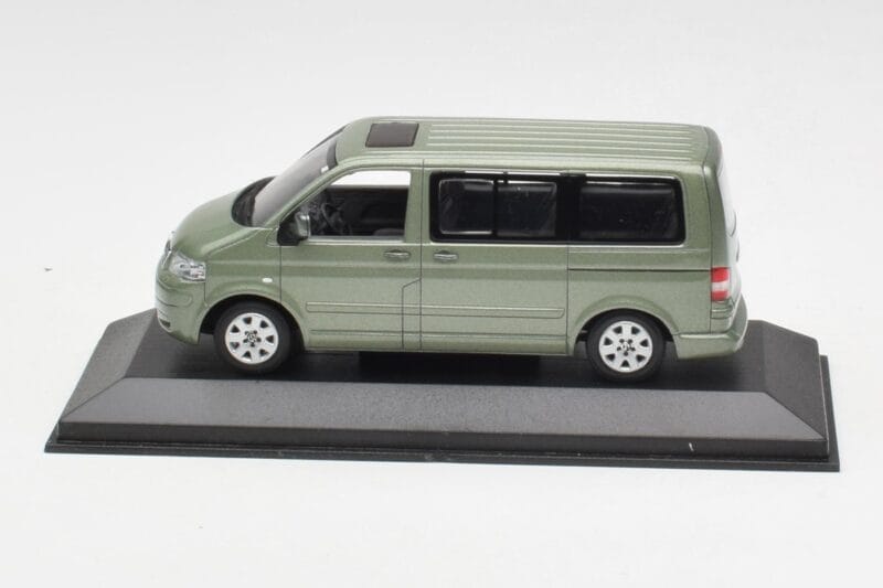 Volkswagen T5 Bus Fresco Green Minichamps 1:43 T5001-B Fém