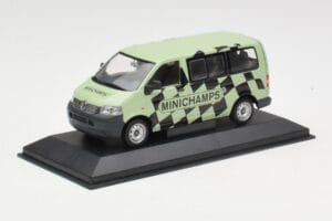 Volkswagen T5 Bus Zöld Minichamps 1:43 T5002 Fém – 2. kép a 4-ből