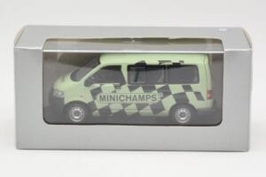 Volkswagen T5 Bus Zöld Minichamps 1:43 T5002 Fém – 4. kép a 4-ből