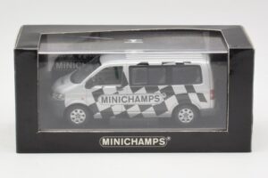Volkswagen T5 Bus Minichamps Edition Minichamps 1:43 400052202 Fém – 4. kép a 4-ből