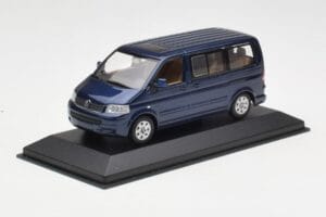 Volkswagen T5 Bus Shadow Blue Minichamps 1:43 842902102 Fém – 2. kép a 4-ből