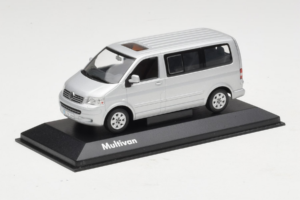 Volkswagen T5 Bus Ezüst Minichamps 1:43 T5003 Fém – 2. kép a 4-ből