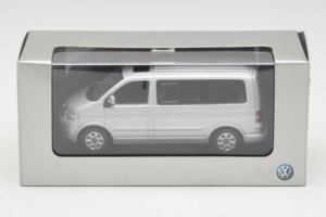 Volkswagen T5 Bus Ezüst Minichamps 1:43 T5003 Fém – 4. kép a 4-ből