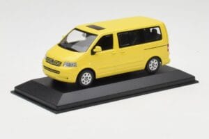 Volkswagen T5 Bus Sárga Minichamps 1:43 842902111 Fém – 2. kép a 4-ből