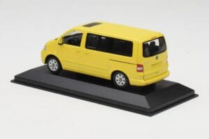 Volkswagen T5 Bus Sárga Minichamps 1:43 842902111 Fém – 3. kép a 4-ből