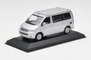 Volkswagen T5 California Ezüst Minichamps 1:43 7H8099300GPA7W Fém – 2. kép a 4-ből
