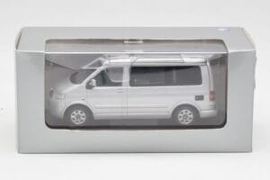 Volkswagen T5 California Ezüst Minichamps 1:43 7H8099300GPA7W Fém – 4. kép a 4-ből