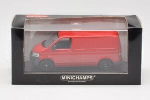 Volkswagen T5 Kisteherautó Piros & Fekete Kerekek Minichamps 1:43 400052260-B Fém – 4. kép a 4-ből