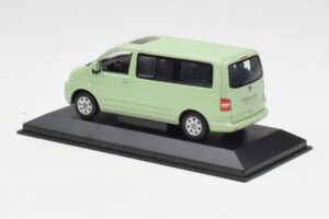 Volkswagen T5 Multivan California Lime Zöld Dealer Minichamps 1:43 400052201-D1 Fém – 3. kép a 4-ből