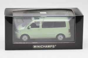 Volkswagen T5 Multivan California Limetkasárga Minichamps 1:43 400052201 Fém – 4. kép a 4-ből