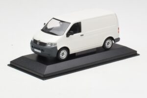 Volkswagen T5 Transporter Fehér Minichamps 1:43 T5002-B Fém – 2. kép a 4-ből
