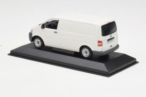 Volkswagen T5 Transporter Fehér Minichamps 1:43 T5002-B Fém – 3. kép a 4-ből
