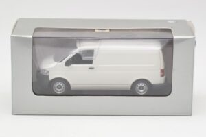 Volkswagen T5 Transporter Fehér Minichamps 1:43 T5002-B Fém – 4. kép a 4-ből