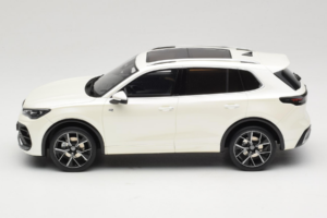 Volkswagen Tiguan R-Line Oryx White Pearl Otto 1:18 OT1219 Gyanta – 3. kép a 6-ből