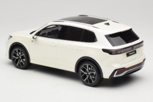 Volkswagen Tiguan R-Line Oryx White Pearl Otto 1:18 OT1219 Gyanta – 5. kép a 6-ből