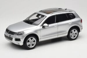 Volkswagen Touareg 7L Silver Metallic Kyosho 1:18 8821CS Fém