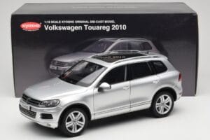 Volkswagen Touareg 7L Silver Metallic Kyosho 1:18 8821CS Fém – 8. kép a 8-ből