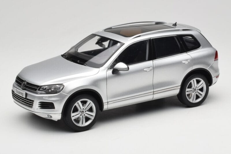 Volkswagen Touareg 7L Silver Metallic Kyosho 1:18 8821CS Fém