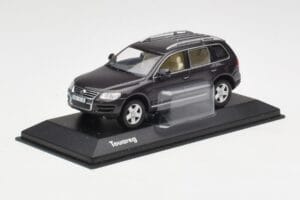 Volkswagen Touareg Szürke Minichamps 1:43 TOUAREG001 Fém – 2. kép a 4-ből