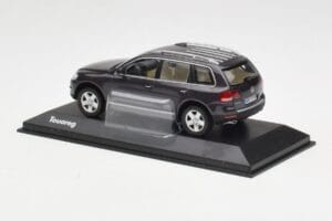 Volkswagen Touareg Szürke Minichamps 1:43 TOUAREG001 Fém – 3. kép a 4-ből