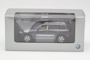 Volkswagen Touareg Szürke Minichamps 1:43 TOUAREG001 Fém – 4. kép a 4-ből