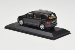 Volkswagen Touran 1T Sötétzöld Minichamps 1:43 400052101 Fém – 3. kép a 4-ből