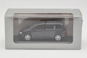 Volkswagen Touran 1T Sötétzöld Minichamps 1:43 400052101 Fém – 4. kép a 4-ből