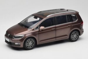 Volkswagen Touran 5T Barna Paudi Model 1:18 ZVE000003BRA Fém