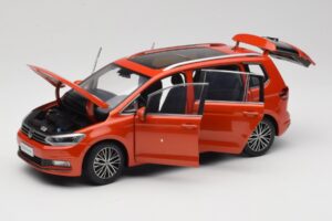 Volkswagen Touran 5T Narancssárga Paudi Model 1:18 ZVE000003ORA Fém – 2. kép a 8-ből