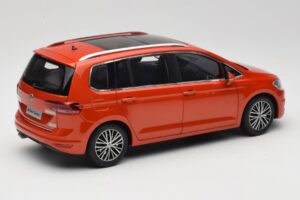 Volkswagen Touran 5T Narancssárga Paudi Model 1:18 ZVE000003ORA Fém – 3. kép a 8-ből