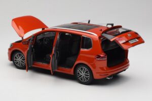 Volkswagen Touran 5T Narancssárga Paudi Model 1:18 ZVE000003ORA Fém – 5. kép a 8-ből