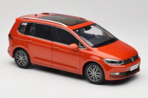 Volkswagen Touran 5T Narancssárga Paudi Model 1:18 ZVE000003ORA Fém – 6. kép a 8-ből