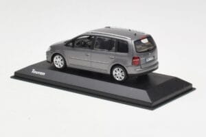 Volkswagen Touran Sport Platinum Grey Minichamps 1:43 TOURAN003 Fém – 3. kép a 4-ből