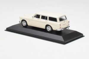 Volvo 121 Amazon Kombi Fehér Minichamps 1:43 430171010 Fém – 3. kép a 4-ből