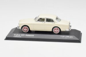 Volvo 121 Amazon Fehér Minichamps 1:43 430171040 Fém
