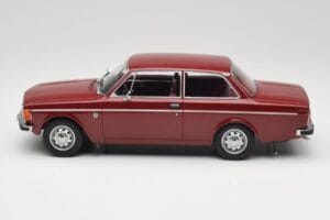 Volvo 142 Sötétpiros MCG 1:18 MCG18443 Fém – 3. kép a 6-ből