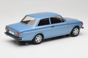 Volvo 142 Világoskék MCG 1:18 MCG18444 Fém – 2. kép a 6-ből