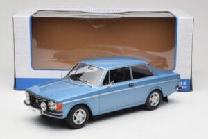 Volvo 142 Világoskék MCG 1:18 MCG18444 Fém – 6. kép a 6-ből