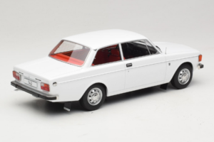 Volvo 142 Fehér MCG 1:18 MCG18445 Fém – 2. kép a 6-ből